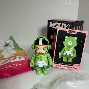 Pop Mart Mega Space Molly Good Luck Bear 100% figure.